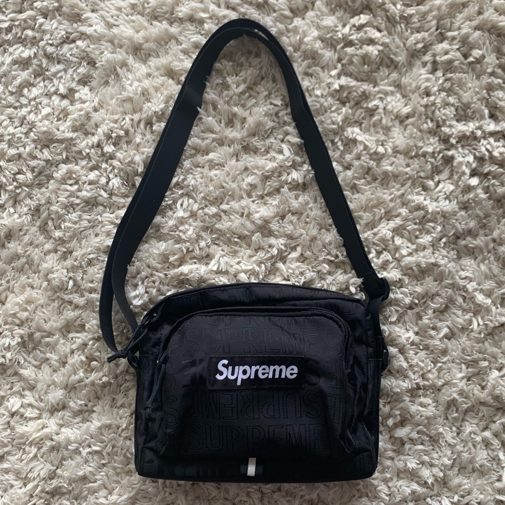 Supreme Shoulder bag- Authentic